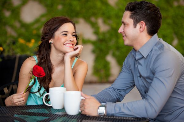 Pierwsza wiadomość randki online do przykładów dziewczyny swobodne randki po rozwodzie